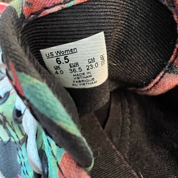 Tropical Vans - Picture 6 of 7